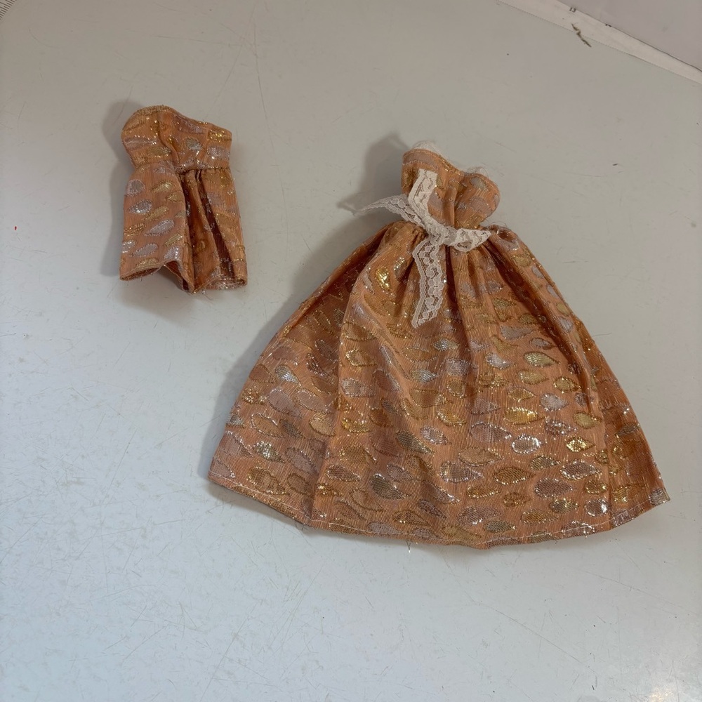 💥5/$25 Vintage 1990’s Barbie doll formal gown and mini dress